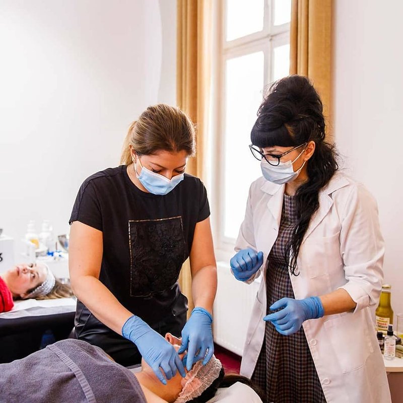 Estetiq Academy - Cursuri de formare in industria cosmetica